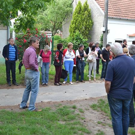 Penzion U Kostela Mikulcice Экстерьер фото
