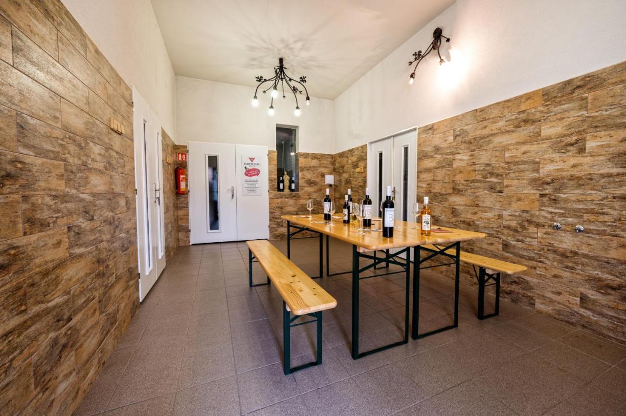Penzion U Kostela Mikulcice Экстерьер фото