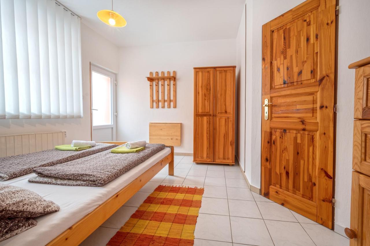 Penzion U Kostela Mikulcice Экстерьер фото