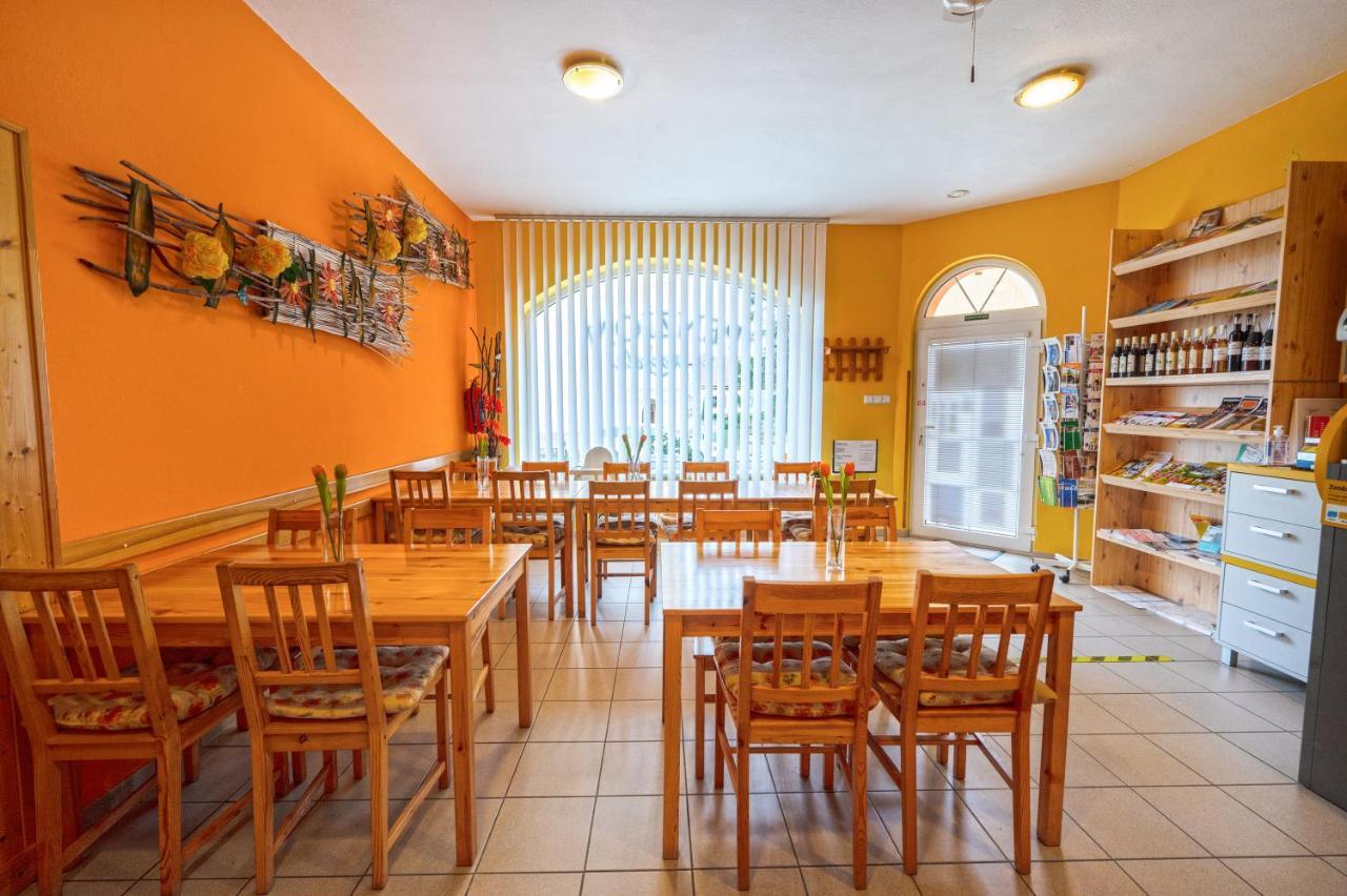Penzion U Kostela Mikulcice Экстерьер фото